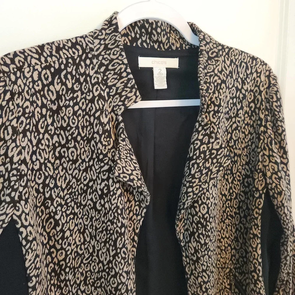 Chico's Women's Tan and Black Animal Print Jacket Blazer Chico's Size 2 - Picture 3 of 6